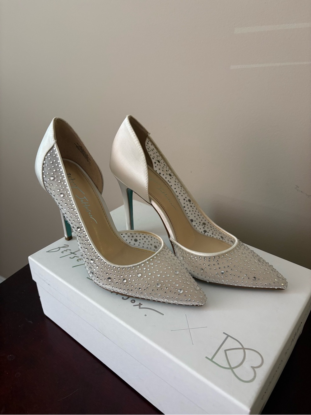 Betsy Johnson Embellished Champagne Pointed-Toe Pumps with Crystals Sz 7